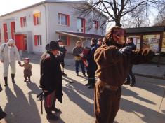 Medvěd navštívil mateřskou školku a prošel obcí